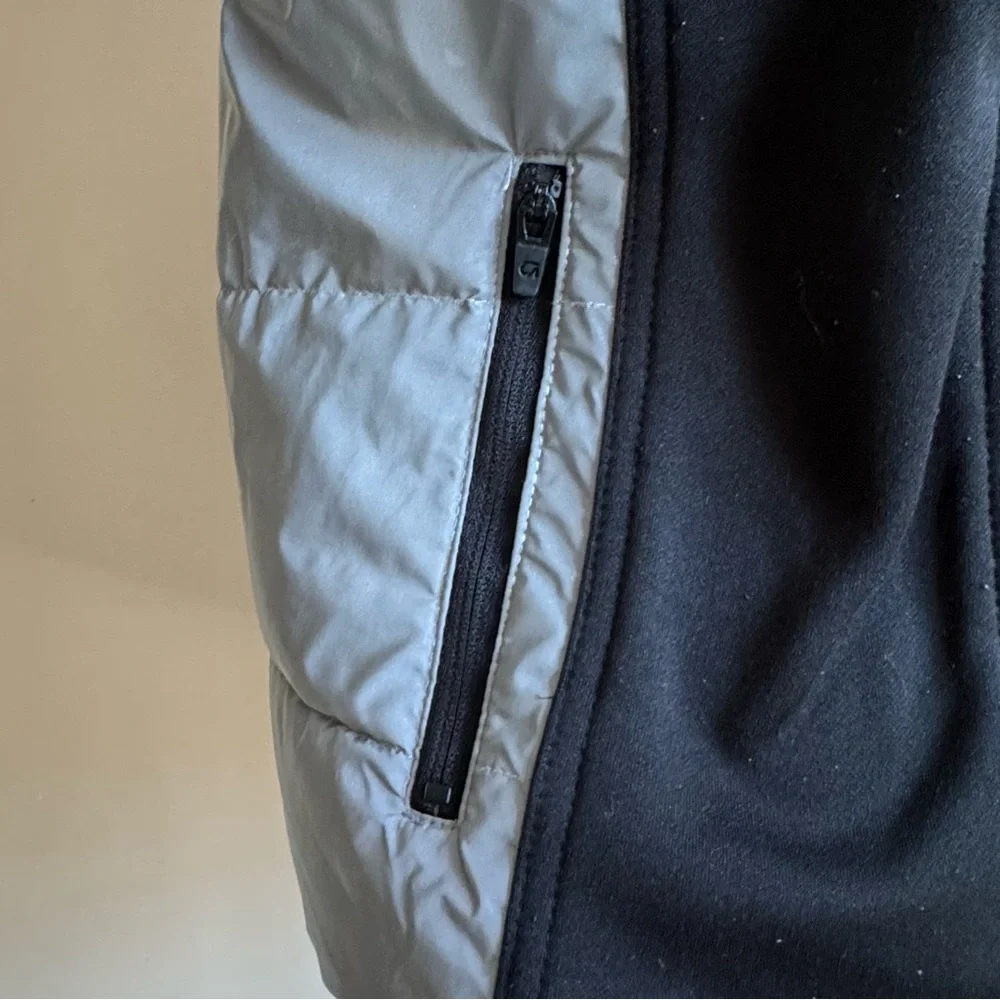 Gap Fit Kids Metallic‎ Silver Gray Reflective Primaloft Puffer Vest Size Medium
